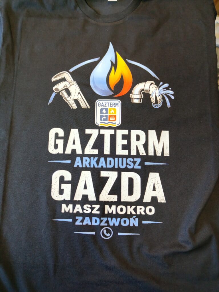 realizacja koszulki firmowej z nadrukiem