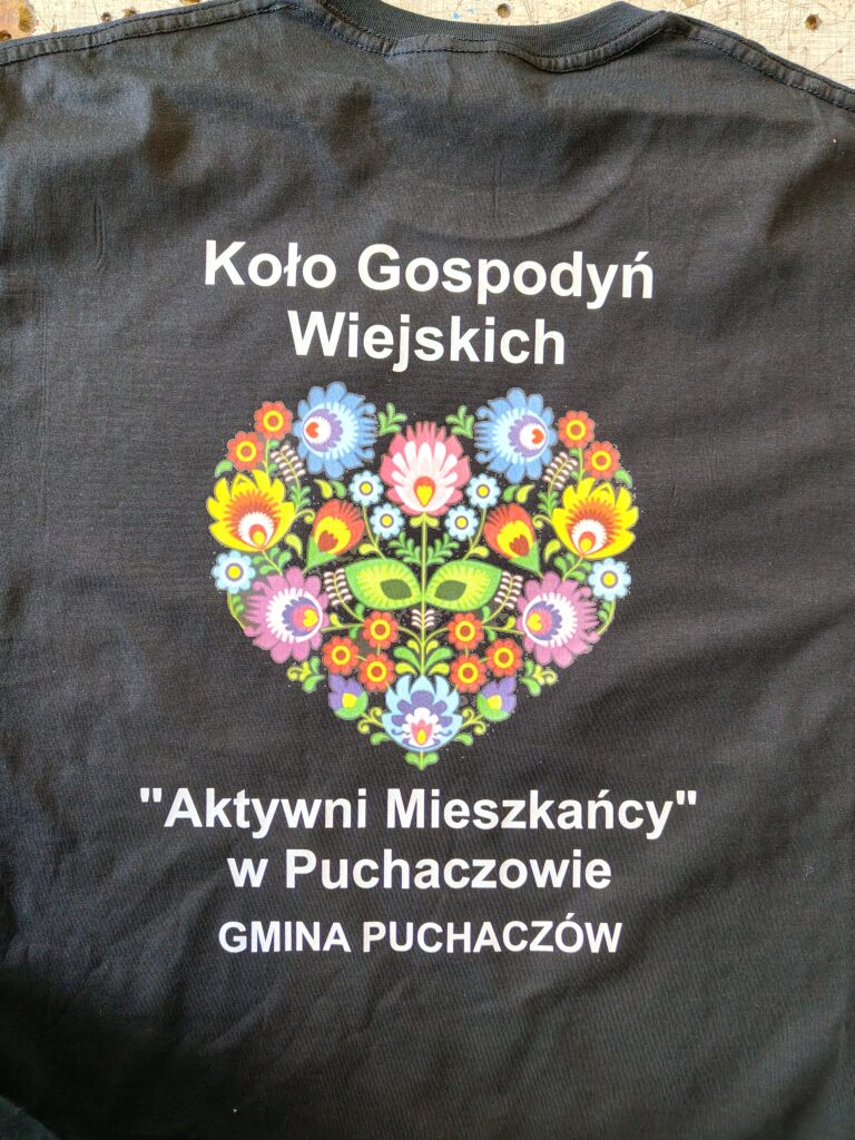 realizacja nadruku na koszulce firmowej
